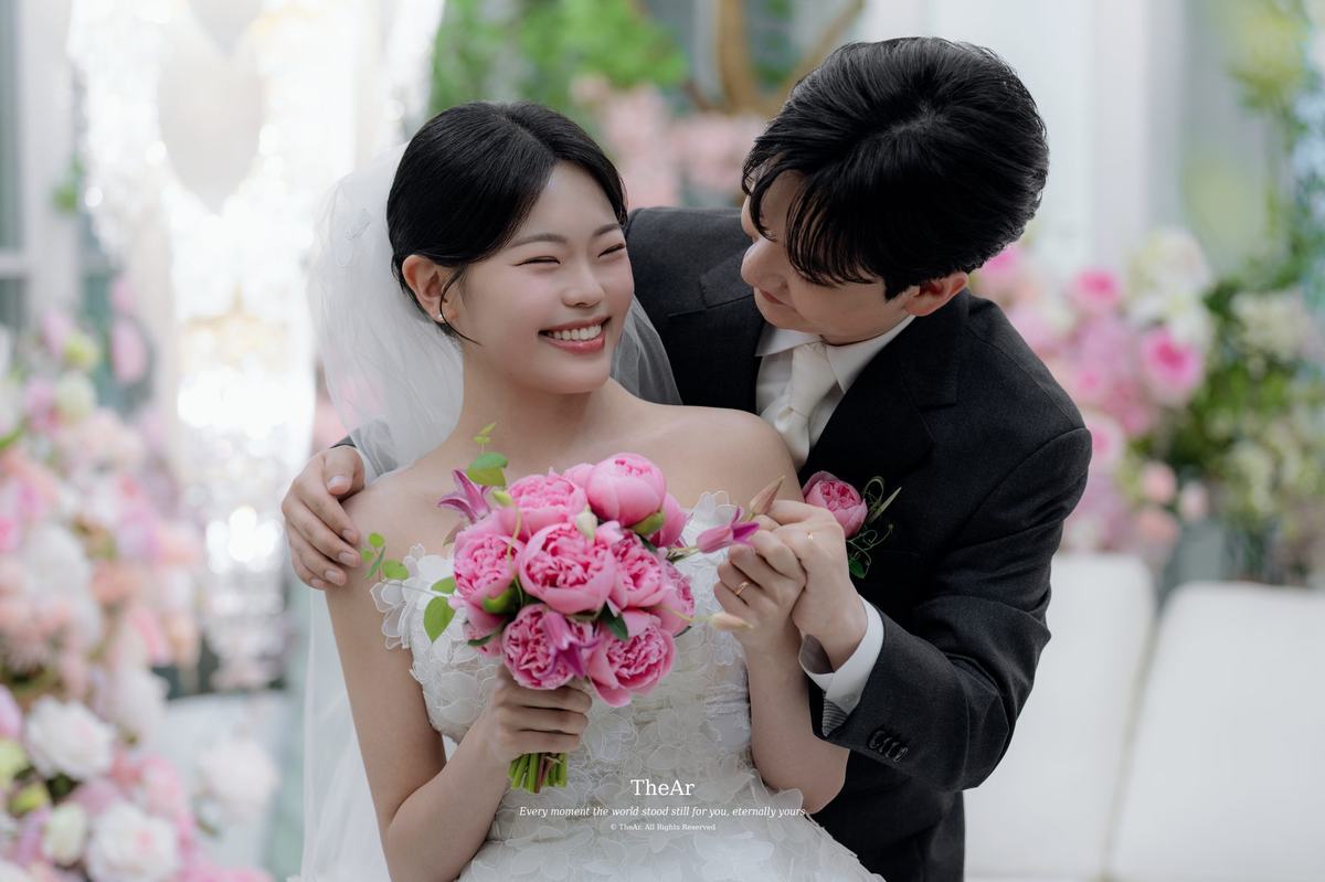홀에서 촬영한 신부 단독 컷