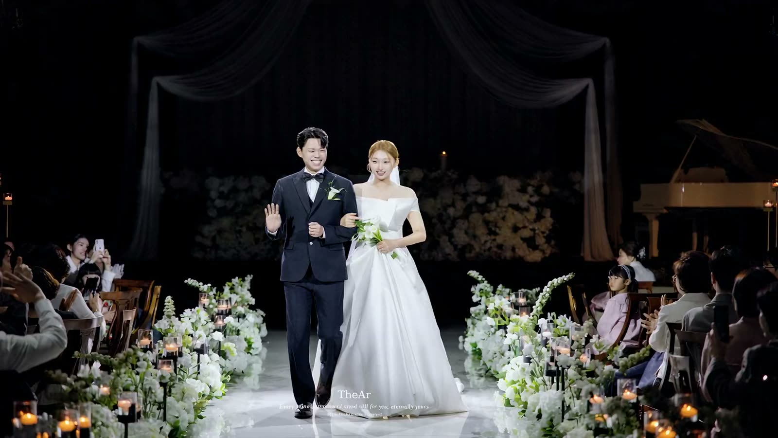 카메라 센서에 맺힌 신랑과 신부의 상